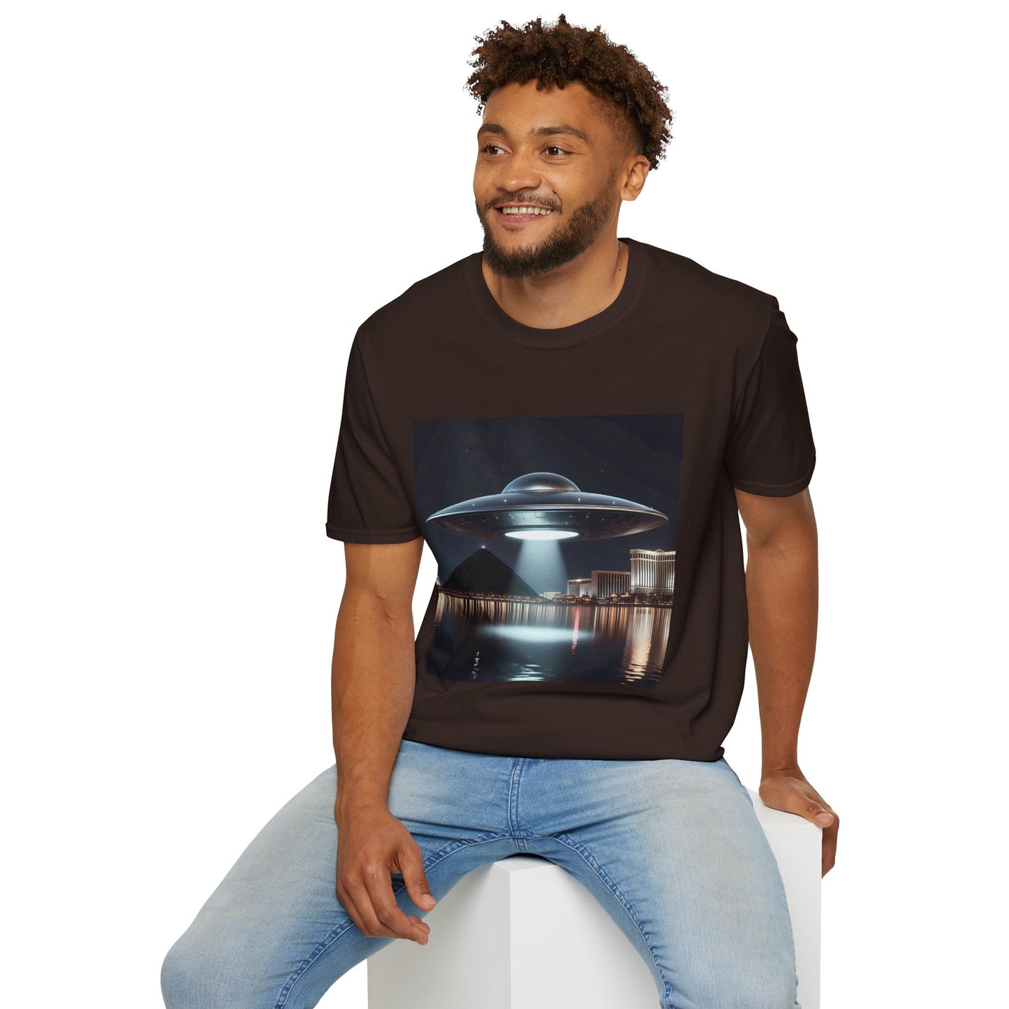 Vintage UFO Graphic Unisex T-Shirt, Retro Tee for Sci-Fi Lovers, Gift for Space Enthusiasts, Cool Alien Design, Unique Casual Wear