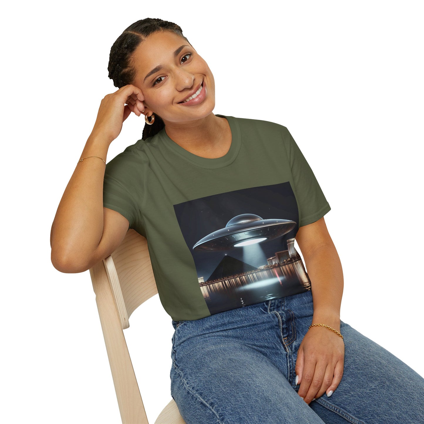 Vintage UFO Graphic Unisex T-Shirt, Retro Tee for Sci-Fi Lovers, Gift for Space Enthusiasts, Cool Alien Design, Unique Casual Wear