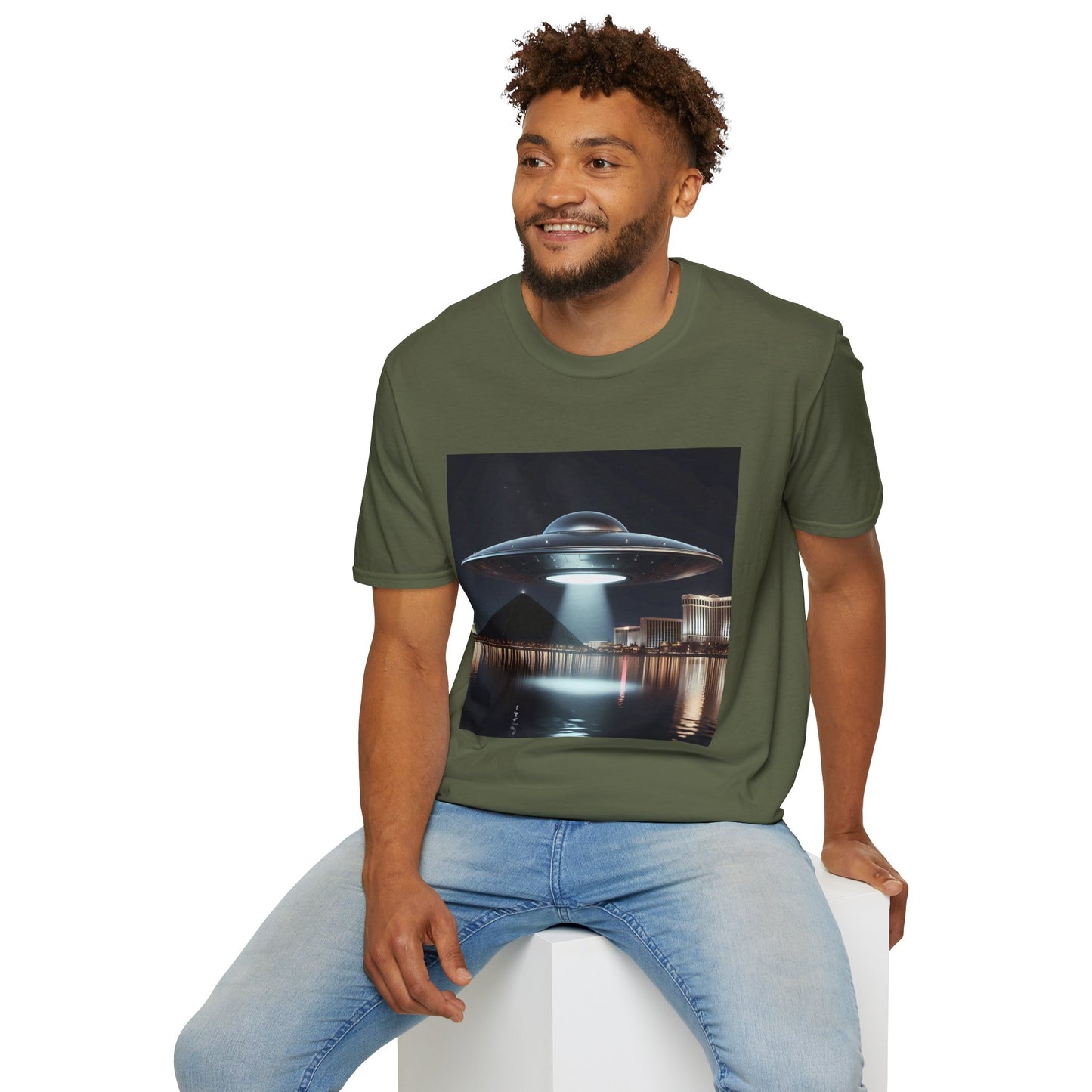 Vintage UFO Graphic Unisex T-Shirt, Retro Tee for Sci-Fi Lovers, Gift for Space Enthusiasts, Cool Alien Design, Unique Casual Wear