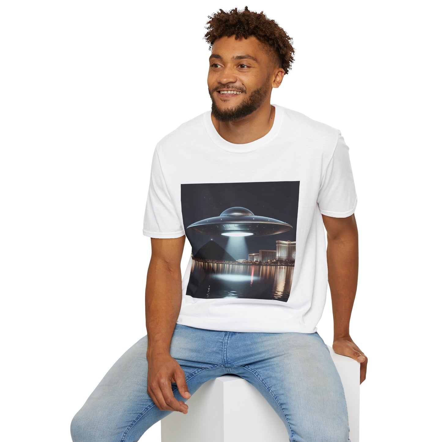 Vintage UFO Graphic Unisex T-Shirt, Retro Tee for Sci-Fi Lovers, Gift for Space Enthusiasts, Cool Alien Design, Unique Casual Wear