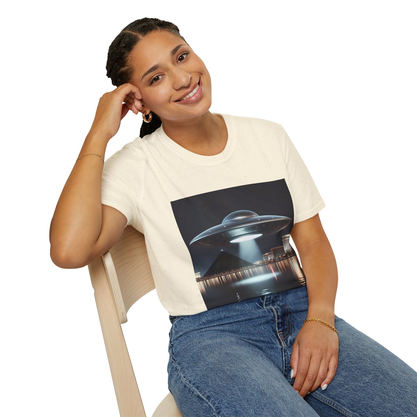 Vintage UFO Graphic Unisex T-Shirt, Retro Tee for Sci-Fi Lovers, Gift for Space Enthusiasts, Cool Alien Design, Unique Casual Wear