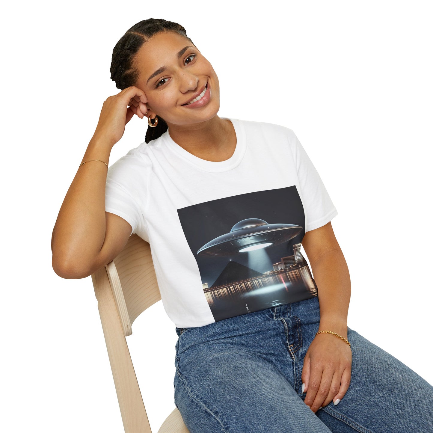 Vintage UFO Graphic Unisex T-Shirt, Retro Tee for Sci-Fi Lovers, Gift for Space Enthusiasts, Cool Alien Design, Unique Casual Wear